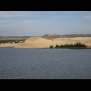 Dünen hinter einem Binnensee